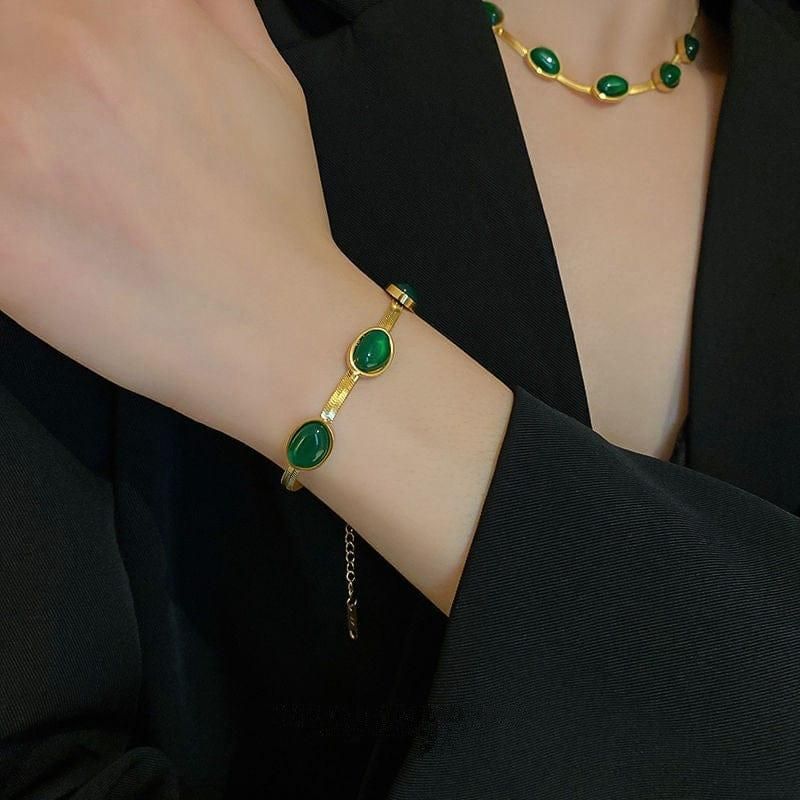 Verdantia – Gold Oval Green Crystal Necklace & Bracelet Set