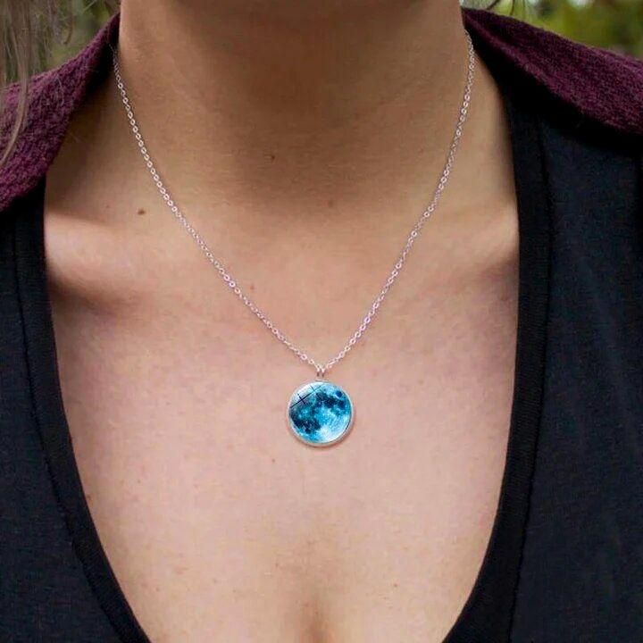 Luna Halo – Silver Moon Necklace