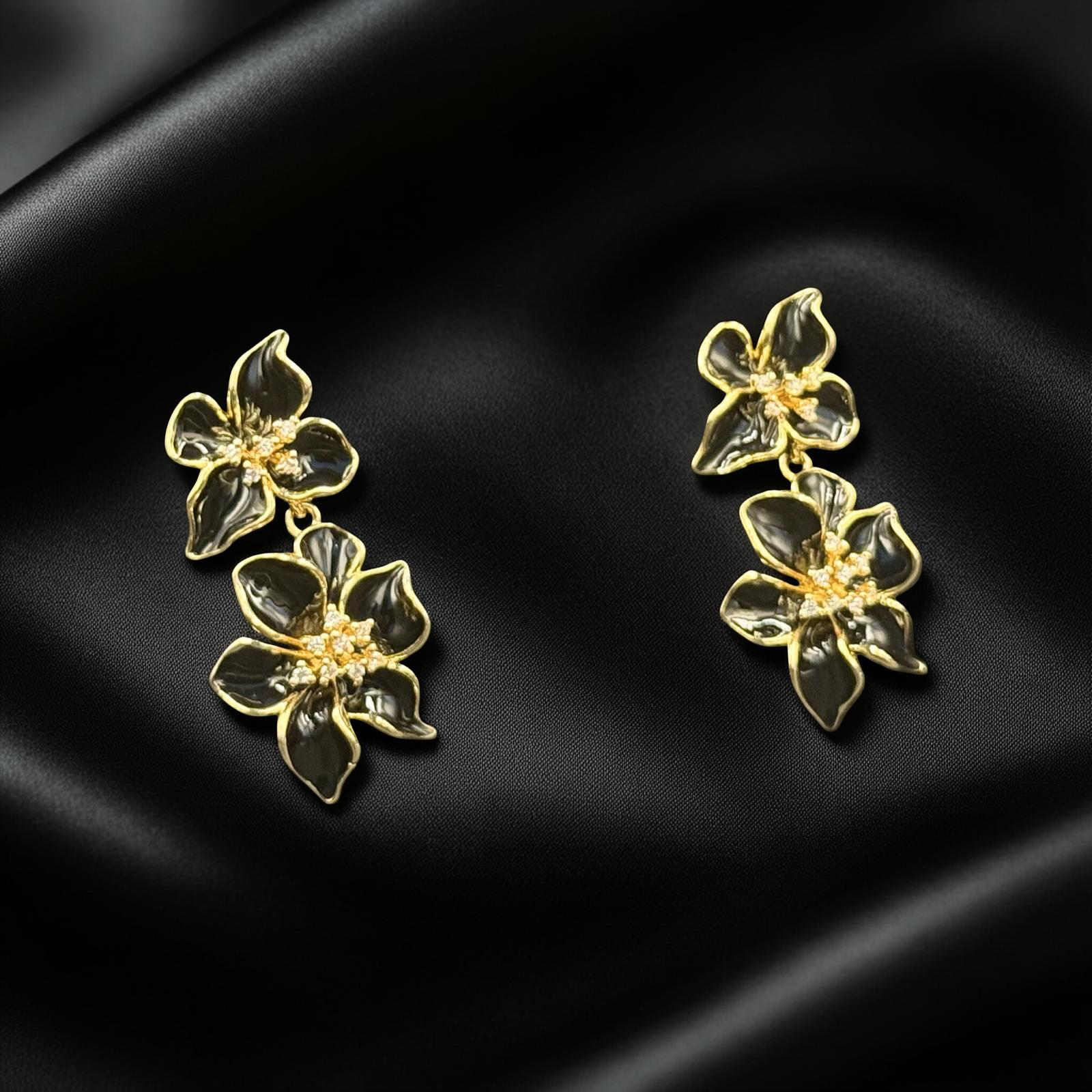 Midnight Petal – Enamel Gold Drop