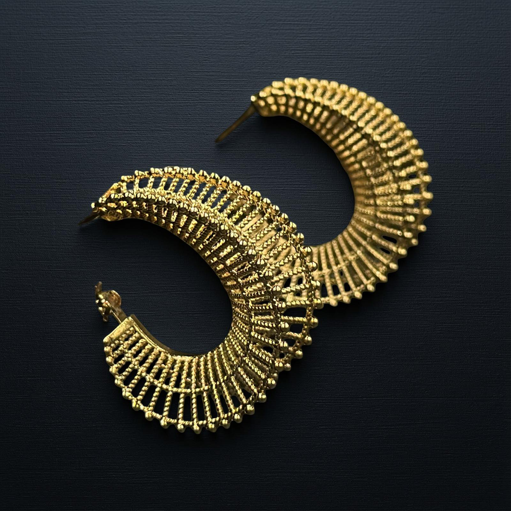 Valora Arc – Textured Gold Hoops